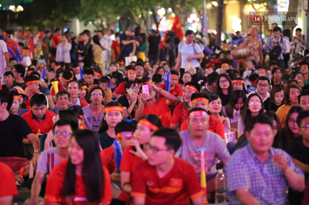 U22 Việt Nam đả bại U22 Campuchia với 4 bàn không gỡ, CĐV sung sướng reo hò: Vô chung kết thôi bà con-75