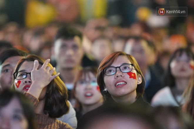 U22 Việt Nam đả bại U22 Campuchia với 4 bàn không gỡ, CĐV sung sướng reo hò: Vô chung kết thôi bà con-21