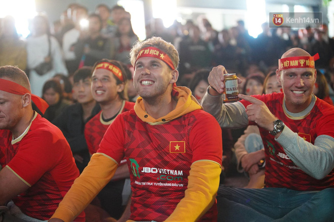 U22 Việt Nam đả bại U22 Campuchia với 4 bàn không gỡ, CĐV sung sướng reo hò: Vô chung kết thôi bà con-23