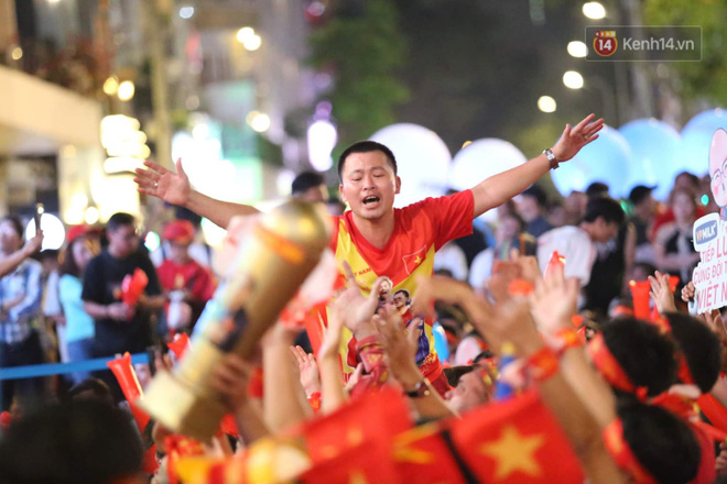 U22 Việt Nam đả bại U22 Campuchia với 4 bàn không gỡ, CĐV sung sướng reo hò: Vô chung kết thôi bà con-47