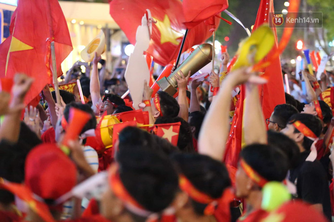 U22 Việt Nam đả bại U22 Campuchia với 4 bàn không gỡ, CĐV sung sướng reo hò: Vô chung kết thôi bà con-44