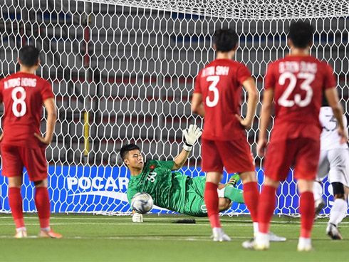 Mẹ thủ môn Văn Toản chia sẻ điều gì về con trai đang thi đấu tại SEA Games 30?-5