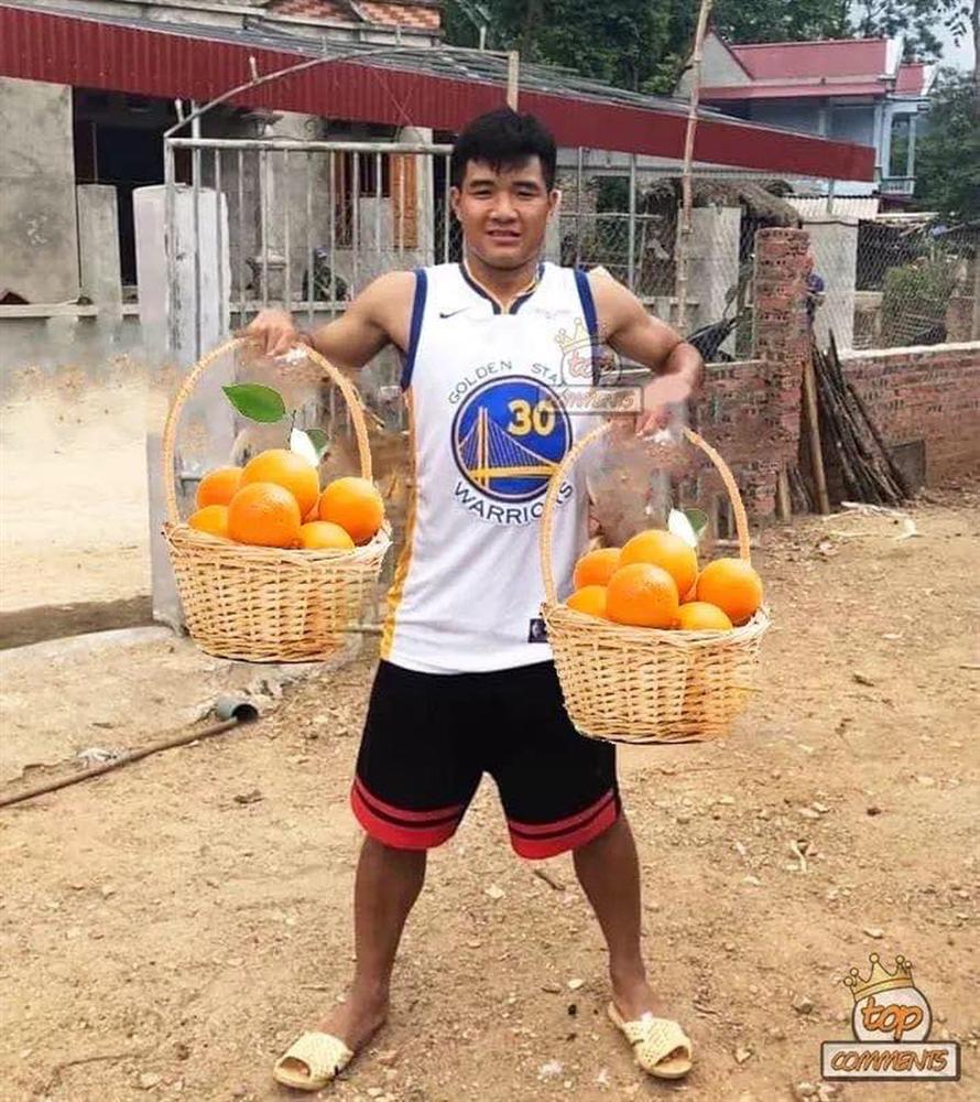 Cười bể bụng xem ảnh chế Đức Chinh nhấc bổng Campuchia-4