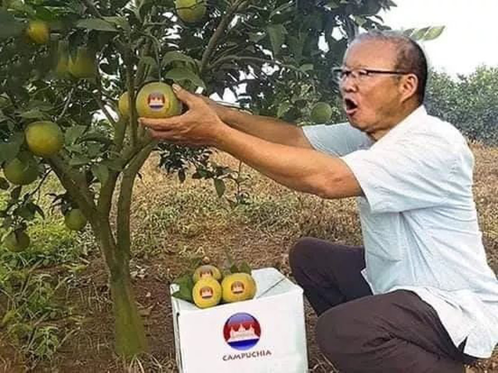 Cười bể bụng xem ảnh chế Đức Chinh nhấc bổng Campuchia-6