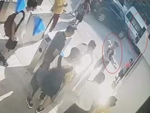 Hé lộ lý do hiệu trưởng trường Gateway thoát trách nhiệm trong vụ bé trai tử vong trên xe đưa đón-2