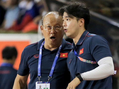 Góc lý giải: Luật nào khiến HLV Park Hang-seo phải nhận thẻ vàng?-6