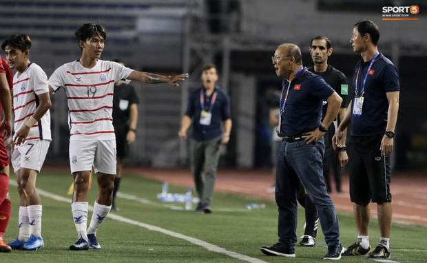 Góc lý giải: Luật nào khiến HLV Park Hang-seo phải nhận thẻ vàng?-5