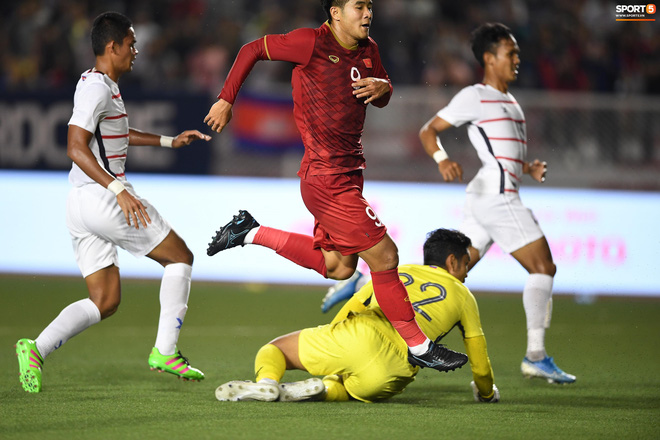 Đức Chinh hóa siêu tiền đạo, khiến HLV U22 Campuchia ngừng gáy trước U22 Việt Nam-4