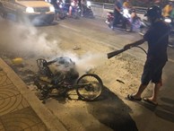 TP.HCM: Xe máy cháy trơ khung khi đi 'bão' sau trận thắng của U22 Việt Nam trước Campuchia