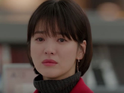 Lên thành phố làm giúp việc vài tháng mà vợ trở về với mái tóc ngắn cũn cỡn, tôi tức giận chất vấn nào ngờ vừa chạm vào, bộ tóc đã rơi ra-2