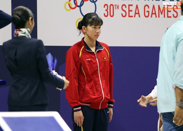 Mặt buồn xo nhận HCV thứ 5 tại SEA Games 2019, Ánh Viên bị nhắc nhở-4