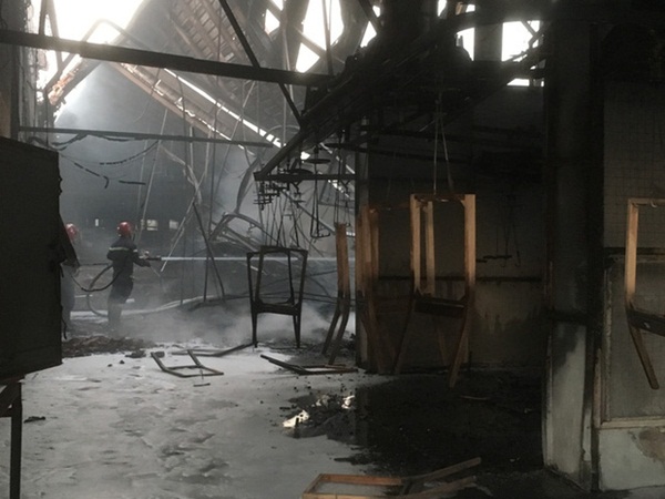 Đốt rác, công ty gỗ rộng hàng ngàn m2 trong khu công nghiệp bị thiêu rụi lúc rạng sáng-3