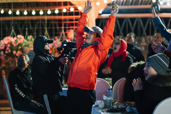 Lạc giọng vì cổ vũ bóng đá ở nơi đặc biệt nhất Việt Nam-2