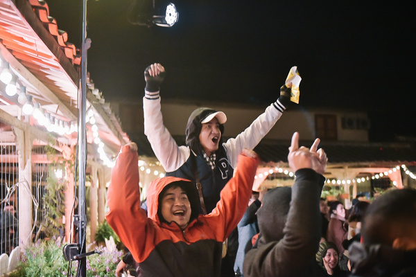 Lạc giọng vì cổ vũ bóng đá ở nơi đặc biệt nhất Việt Nam-4