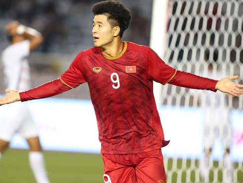 Nửa đêm, hàng ngàn người đòi đi Philippines, cháy tour cổ vũ đội tuyển-3