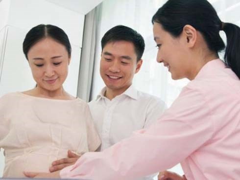 Chồng vay tiền cho bồ đẻ viện quốc tế mặc kệ vợ đẻ tuyến huyện, để rồi khi tình cờ đụng mặt một sản phụ phòng VIP gã lập tức trợn trừng suýt ngất