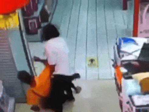 Một vụ tai nạn giao thông xôn xao cộng đồng mạng nhưng thái độ và hành vi của cậu bé nạn nhân mới là thứ khiến nhiều người thích thú-4