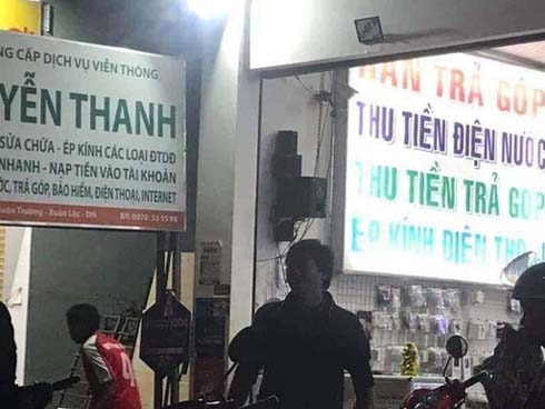 Vợ rửa cá tạt nước trúng tường nhà hàng xóm, chồng bị truy sát tới chết-2