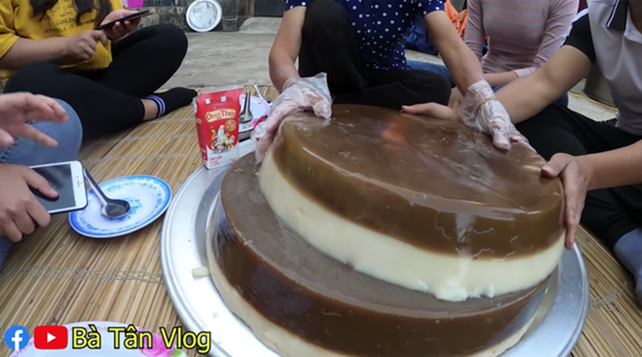 Tuyên bố làm thạch 7 tầng nhưng chỉ được 4 tầng, lần này Bà Tân Vlog còn mượn luôn hình trên mạng để làm thumbnail-6