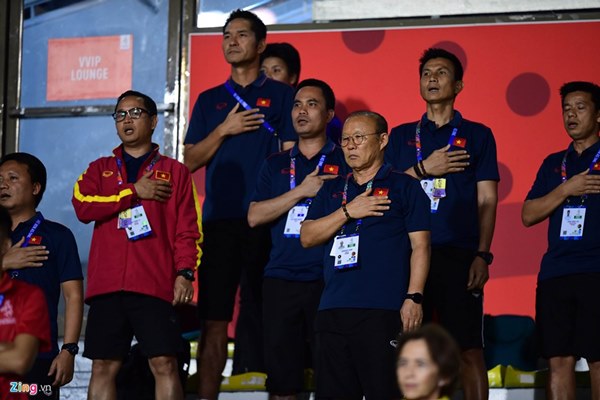 Thầy Park đến sân cổ vũ tuyển nữ Việt Nam gặp Thái Lan ở chung kết-4