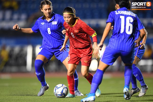 Fan xót xa hình ảnh tuyển thủ nữ Việt Nam rách đùi, băng gối vẫn lăn xả tranh bóng: Dù sao đấy cũng là một cô gái thôi mà-9