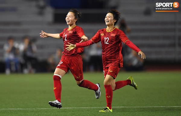 Em gái ngôi sao tuyển Thái Lan đánh đầu kiến tạo như Văn Hậu cho nữ cầu thủ Việt Nam đánh đầu tung lưới đội nhà-5