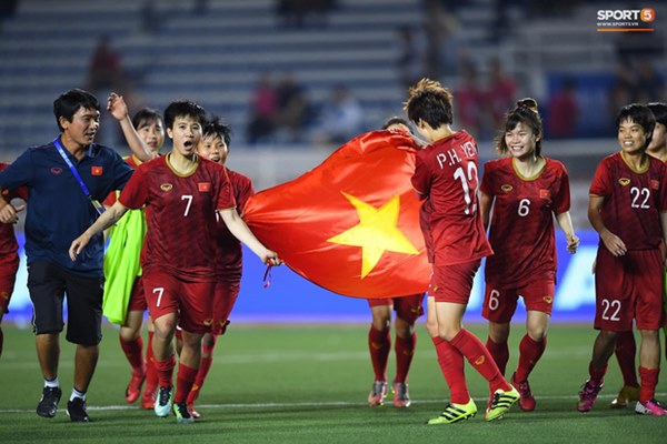 Tuyển nữ Việt Nam ăn mừng đầy cảm xúc sau khi đánh bại Thái Lan, khẳng định vị thế số 1 Đông Nam Á-6