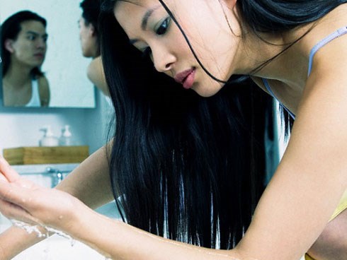 Con gái có bầu rồi mà bố mẹ vẫn thách cưới 200 triệu, nghe xong chính em là người sốc đến mức đứng không vững
