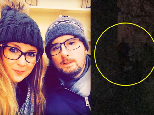 Choáng với cảnh đôi nam nữ thản nhiên hôn nhau cuồng nhiệt trên tàu điện ngầm, dân mạng bất lực sau khi xem clip-2