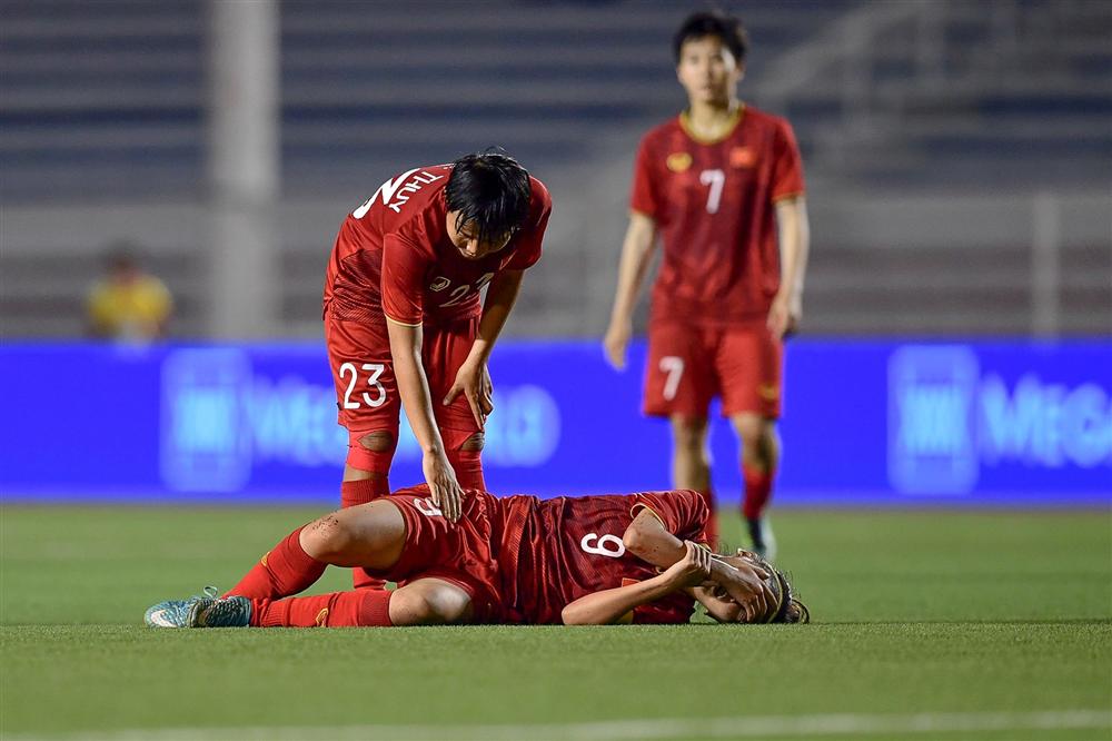 Mồ hôi, máu và nước mắt đưa tuyển nữ Việt Nam gặt vàng SEA Games-19