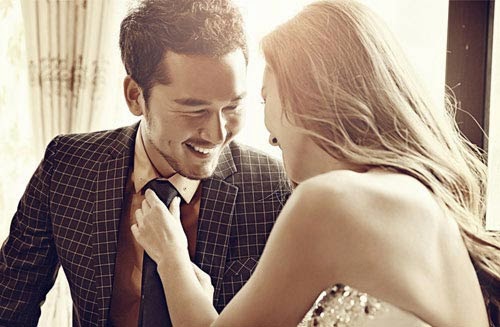 Bị vợ bầu cấm túc, chồng trẻ vì sa vào lưới tình với cô hàng xóm nóng bỏng-1