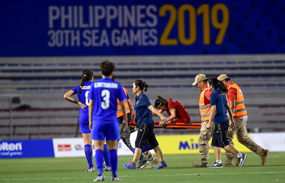 Mồ hôi, máu và nước mắt đưa tuyển nữ Việt Nam gặt vàng SEA Games-26