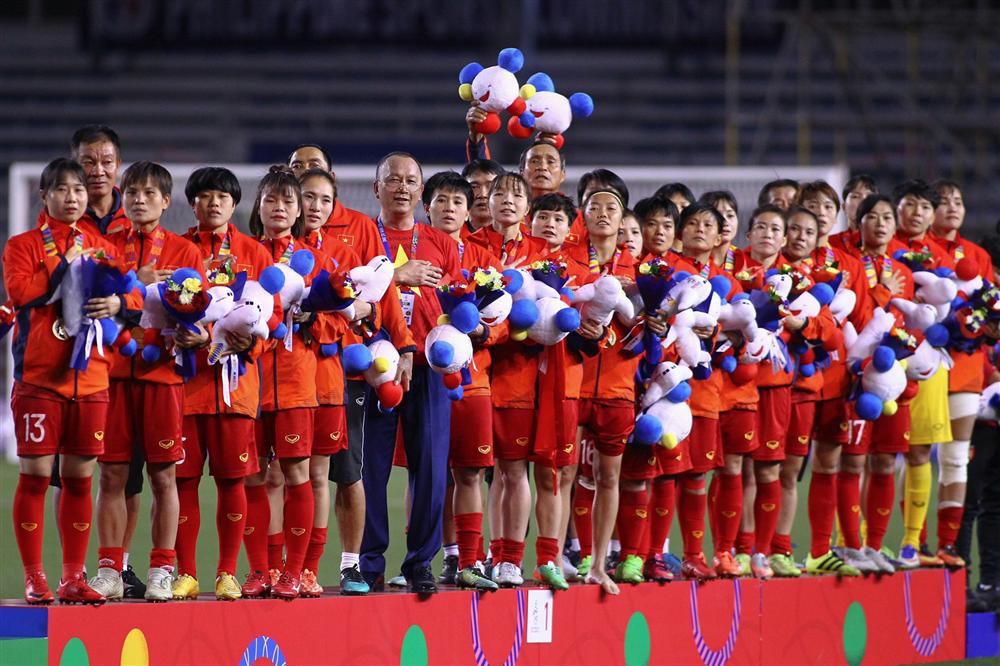Mồ hôi, máu và nước mắt đưa tuyển nữ Việt Nam gặt vàng SEA Games-32