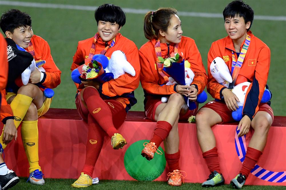 Mồ hôi, máu và nước mắt đưa tuyển nữ Việt Nam gặt vàng SEA Games-33