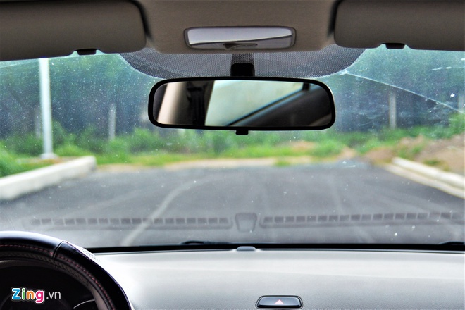 Vì sao trên kính lái ôtô có những chấm đen nhỏ li ti?-1