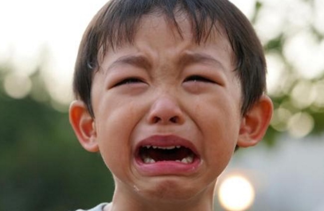 Đi mua cơm cho cả nhà mà bị mẹ mắng xối xả, bé trai ngơ ngác không hiểu còn dân mạng bức xúc vì 1 lẽ-3