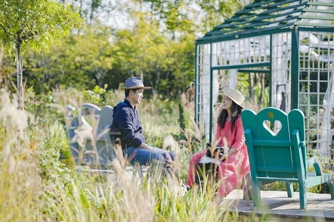 Vợ chồng bỏ việc về quê sống, biến khu đất ruộng thành nơi ở vạn người mê-1