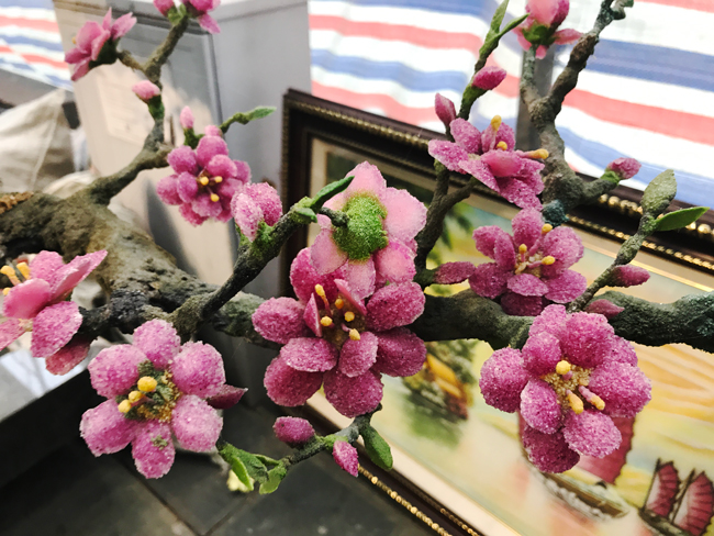 Cây đào nở đầy hoa đá quý nặng 2 tấn, 500 triệu ai dám mua-7