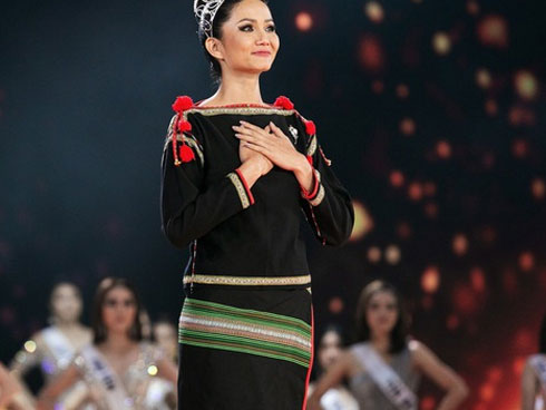 Học HHen Niê bí quyết cực dễ hack vòng eo nhỏ đến siêu tưởng mà không cần đến photoshop-10