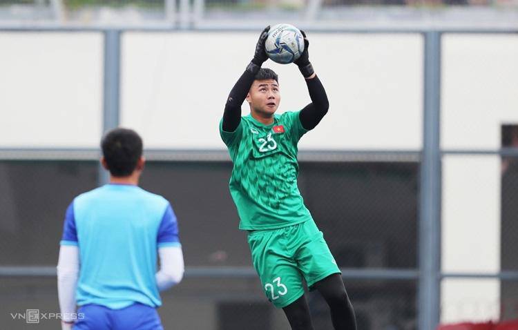 Mẹ thủ môn Văn Toản chia sẻ điều gì về con trai đang thi đấu tại SEA Games 30?-1