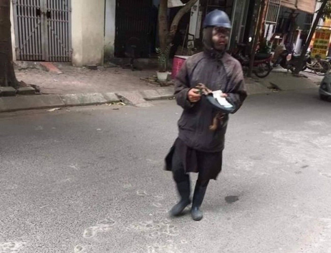 Vụ bôi mặt đen tay cầm đầu gà, xúc xích đóng giả ăn mày”: Một nam thanh niên trong nhóm người ở Hải Dương đã bỏ trốn-2