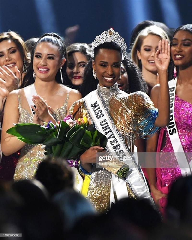 Bỏng mắt ngắm người đẹp Nam Phi mặc bikini cuốn hút đăng quang Miss Universe 2019-1