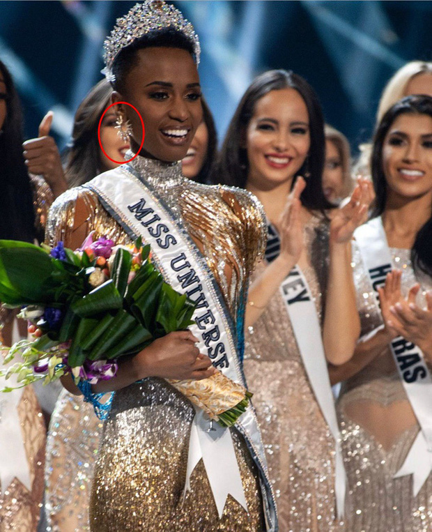 Đăng quang cách nhau 1 ngày nhưng Miss Universe 2019 và Hoa hậu Khánh Vân lại có điểm trùng hợp đến ngỡ ngàng-1