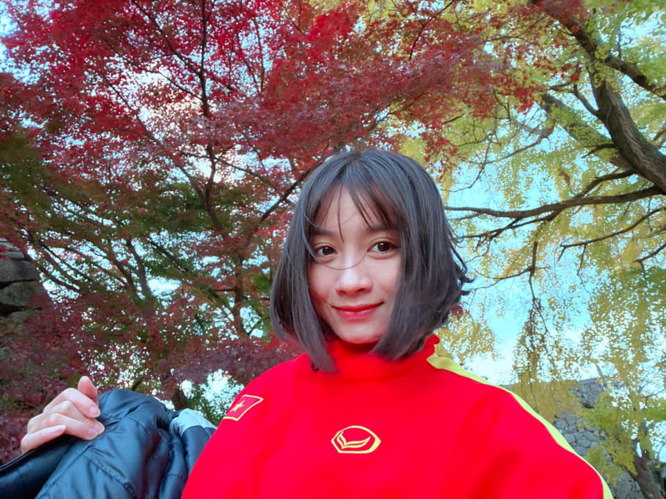 Quyết liệt trên sân cỏ, ai ngờ 3 gương mặt khả ái của đội tuyển bóng đá nữ Việt Nam lại có những hình ảnh ngoài đời mềm mại như thế này-3