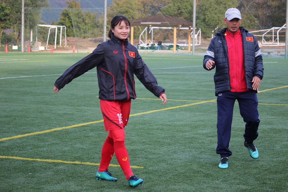 Quyết liệt trên sân cỏ, ai ngờ 3 gương mặt khả ái của đội tuyển bóng đá nữ Việt Nam lại có những hình ảnh ngoài đời mềm mại như thế này-5