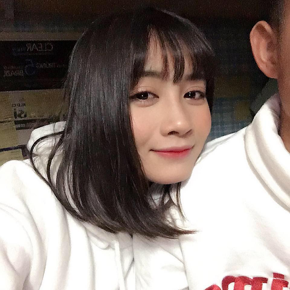 Quyết liệt trên sân cỏ, ai ngờ 3 gương mặt khả ái của đội tuyển bóng đá nữ Việt Nam lại có những hình ảnh ngoài đời mềm mại như thế này-12