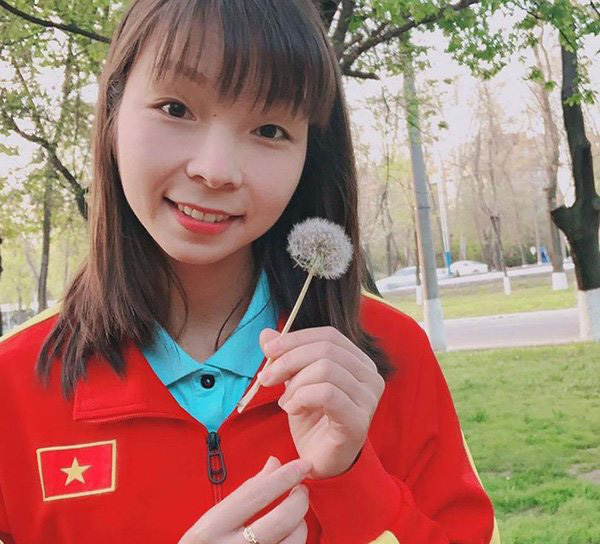 Quyết liệt trên sân cỏ, ai ngờ 3 gương mặt khả ái của đội tuyển bóng đá nữ Việt Nam lại có những hình ảnh ngoài đời mềm mại như thế này-15