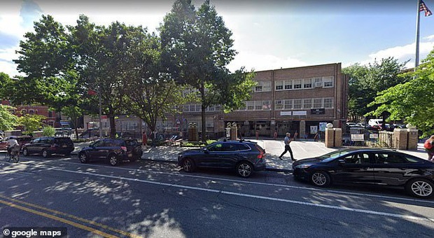 Khiến học sinh lớp 1 khóc nức nở vì khẳng định ông già Noel không có thật, nữ giáo viên bị ném đá, bị đuổi việc-1