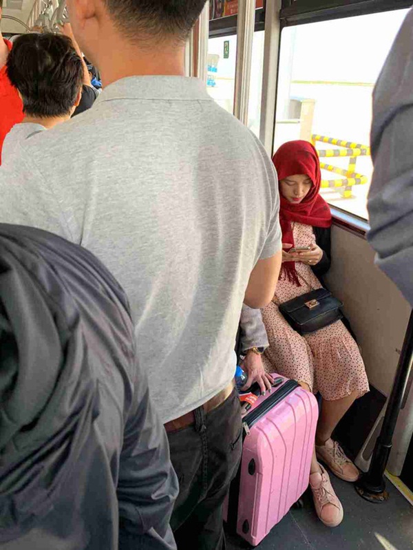 Sau tin đồn mang thai, MC Hoàng Oanh đã lộ vòng 2 lớn rõ lắm rồi trong hình ảnh đời thường-2