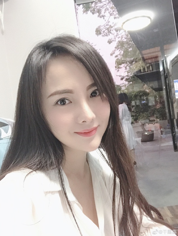 Ngấp nghé tuổi 35, Can Lộ Lộ đã từ bỏ con đường khoe thân lố: Khoe nhan sắc trẻ trung, nhẹ nhàng như thiếu nữ-2